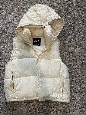 Zara Off-White Hooded Puffer Vest